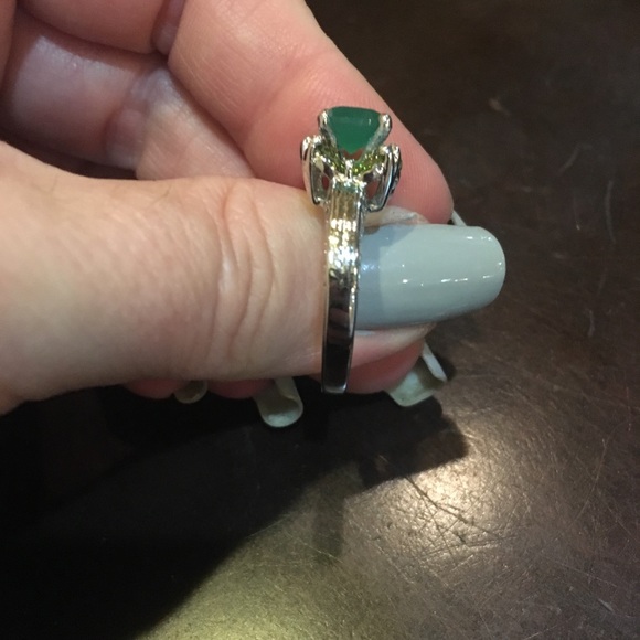 Beautiful Ring Green Stones - Picture 5 of 5